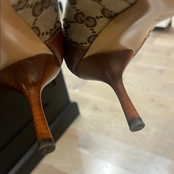 Gucci Women's Tan Canvas Loafers with Gold Accents - Picture 12 of 16